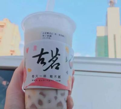 国内饮品小吃行业广告发布新趋势与策略分析